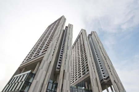 Dolphin Plaza