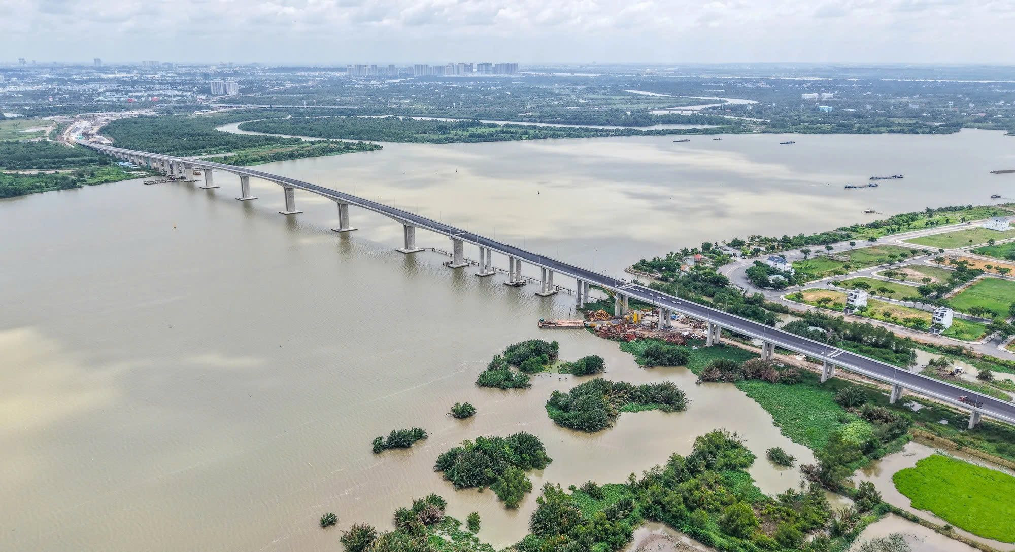Hạ tầng "mở lối" giai đoạn tăng trưởng mới cho thị trường bất động sản