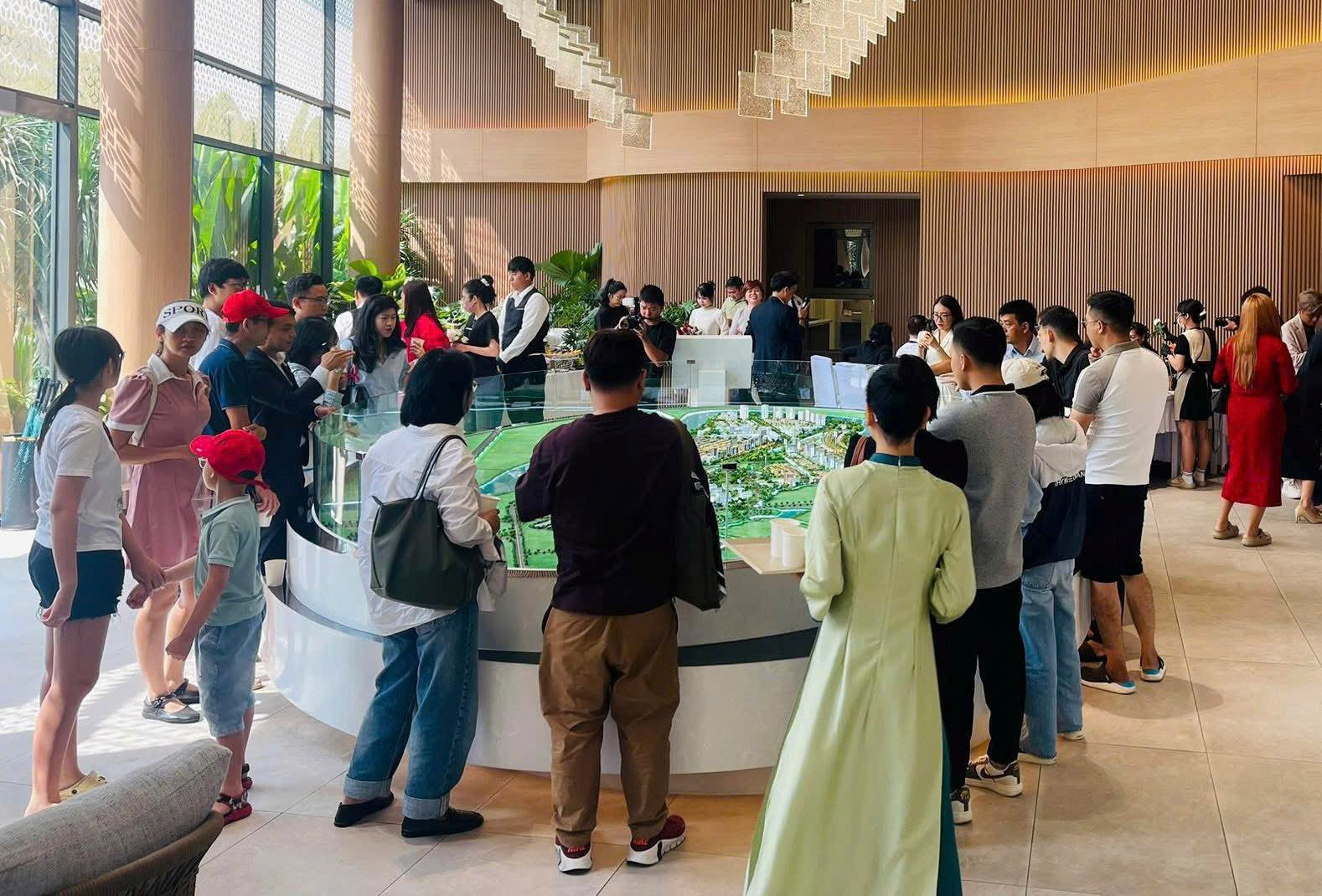 Doanh nghiệp địa ốc đồng loạt ra hàng
