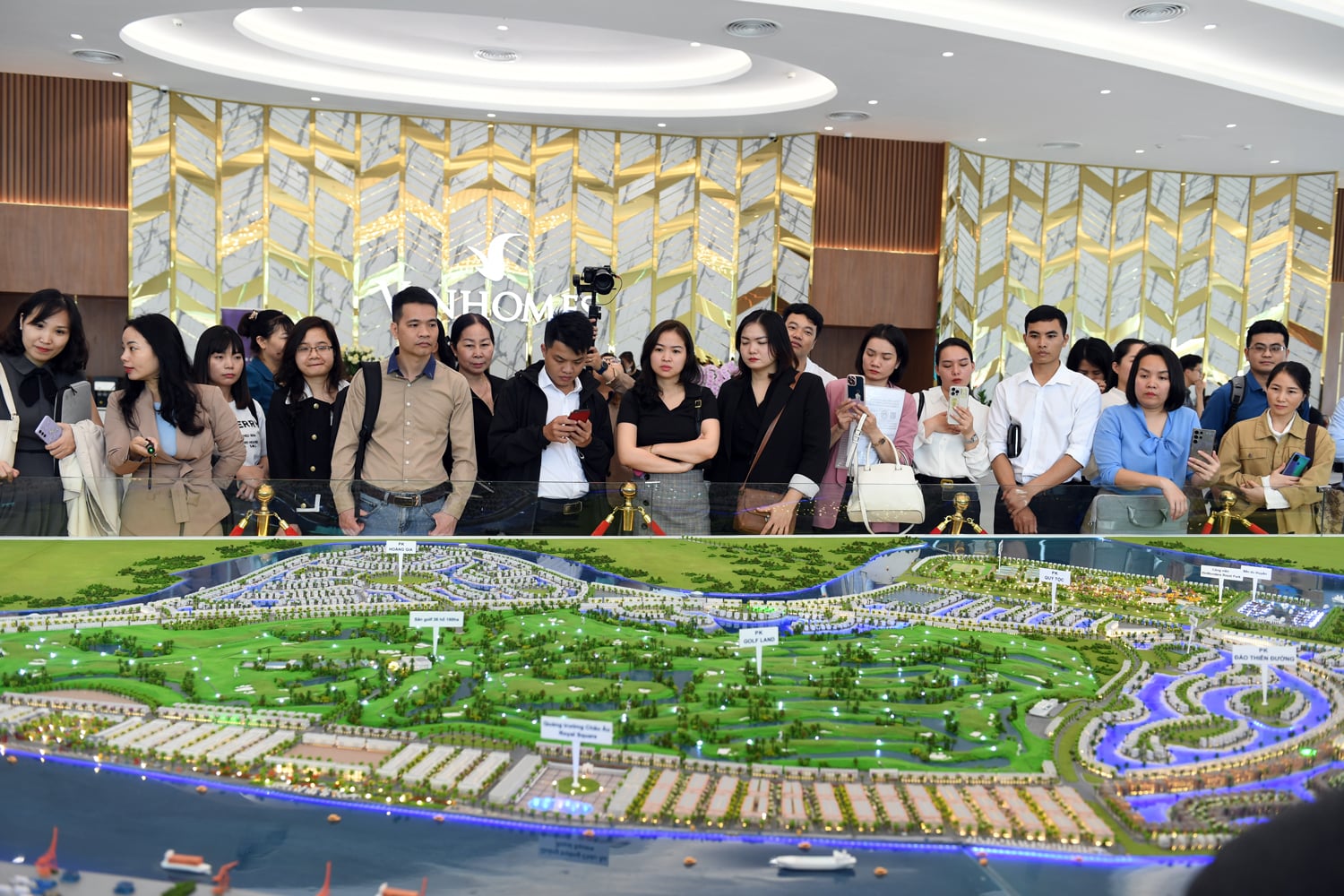 Phía sau những chính sách kích cầu 'chưa từng có' của Vinhomes