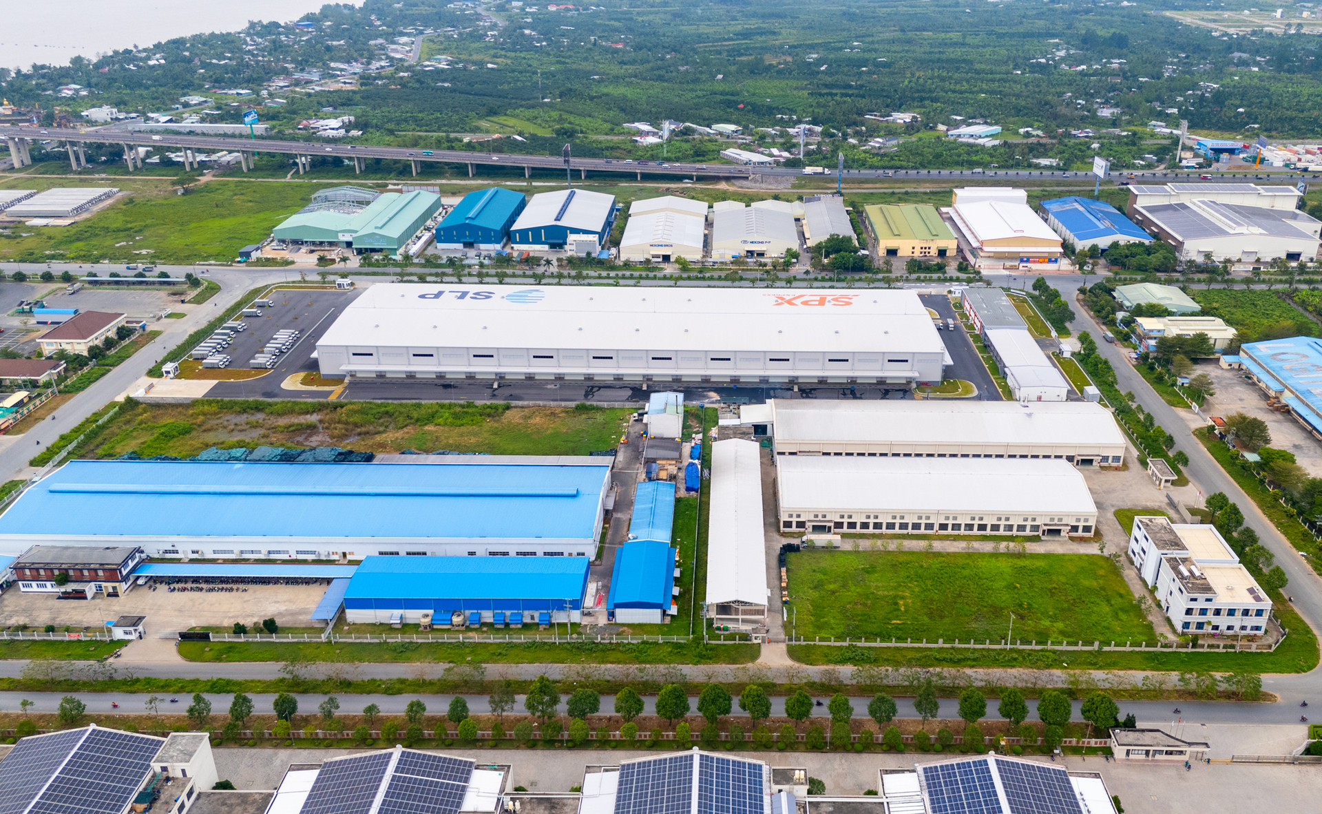 Khu công nghiệp thế hệ mới bán gì ngoài đất?